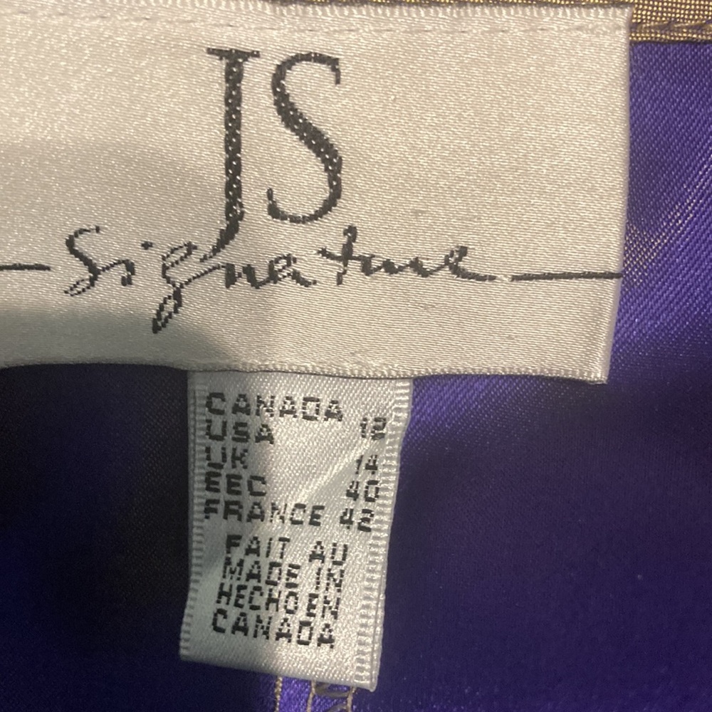 JS Signature Blouse - Picture 8 of 8